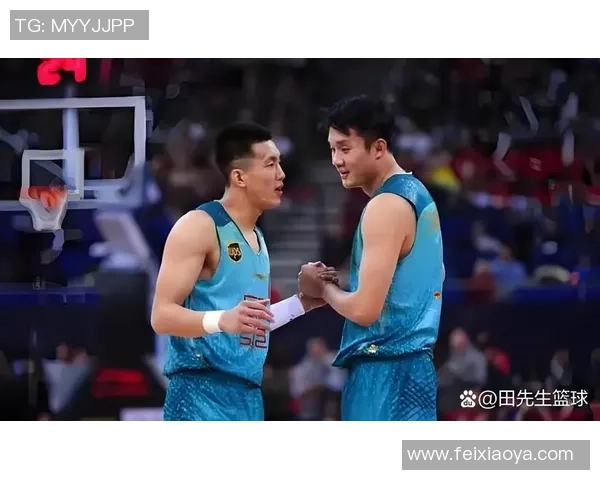 27号球星领衔球队奋勇前行 展现不凡球技和无畏斗志 27号球星领衔球队奋勇前行 展现不凡球技和无畏斗志