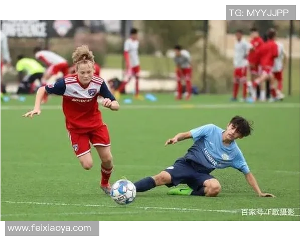 《从丑小鸭到绿茵巨星,丑男球员逆袭成传奇的足球梦想之路》 《从丑小鸭到绿茵巨星,丑男球员逆袭成传奇的足球梦想之路》